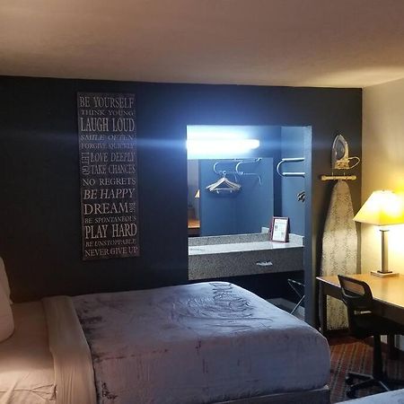 Hotel King Bed Hotel Room 120 Booking 스틸워트 외부 사진