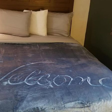 Hotel King Bed Hotel Room 120 Booking 스틸워트 외부 사진