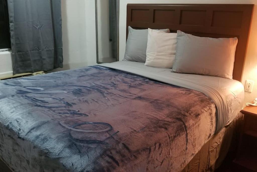 Hotel King Bed Hotel Room 120 Booking 스틸워트 외부 사진