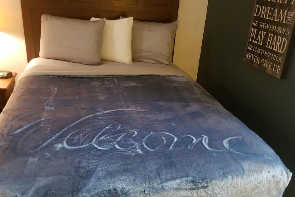 Hotel King Bed Hotel Room 120 Booking 스틸워트 외부 사진