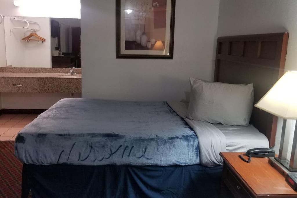 Hotel King Bed Hotel Room 120 Booking 스틸워트 외부 사진