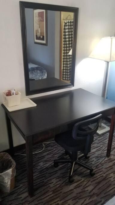 Hotel King Bed Hotel Room 120 Booking 스틸워트 외부 사진